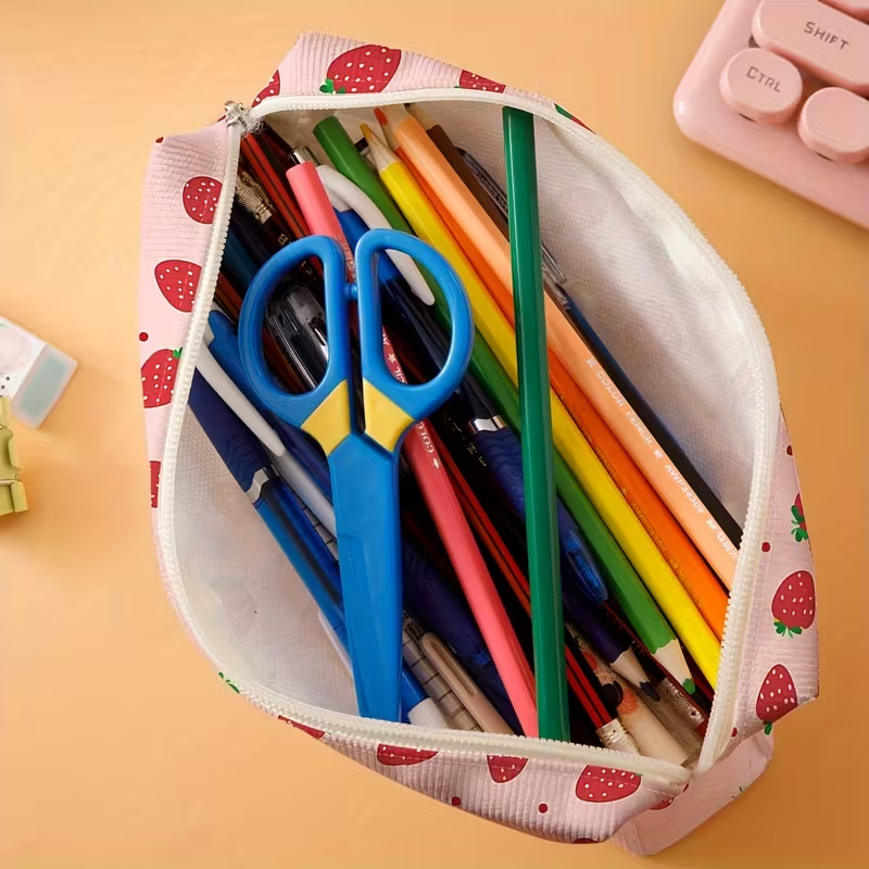 Large-capacity strawberry-print pencil case